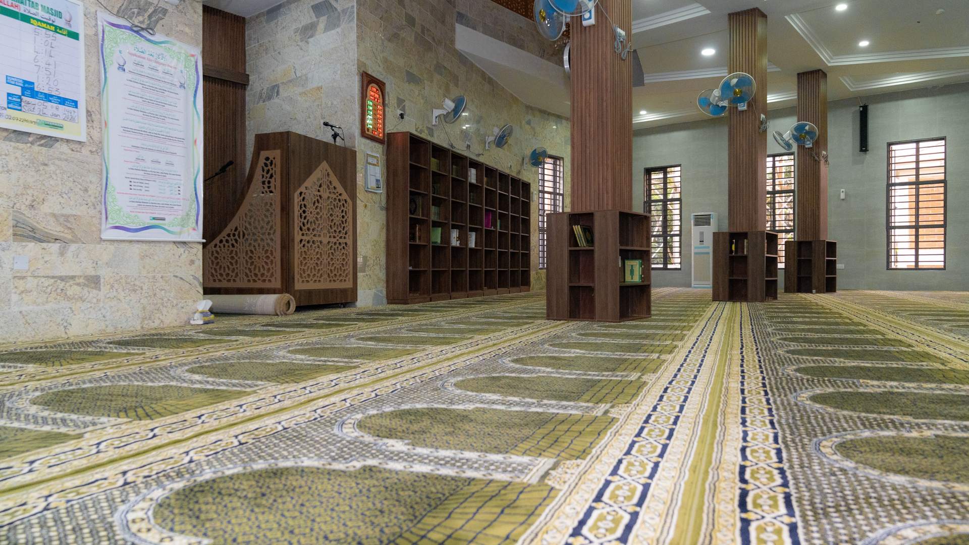 The main prayer hall of Omar Ibn Al-Khattab Masjid